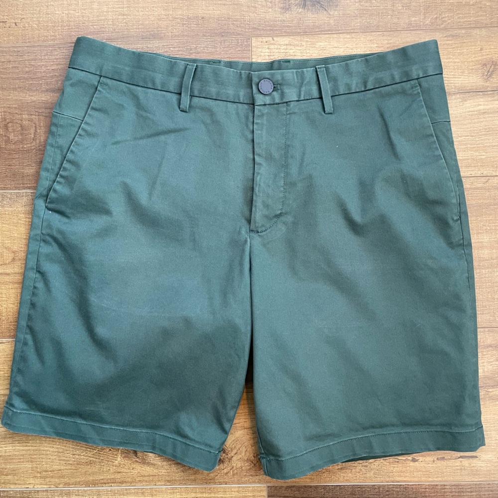 Banana Republic Core Temp shorts- dark green size 33